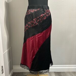 Renaissance Fair Whimsigoth Romantic Black and Red Floral Skirt with Lace Trim M